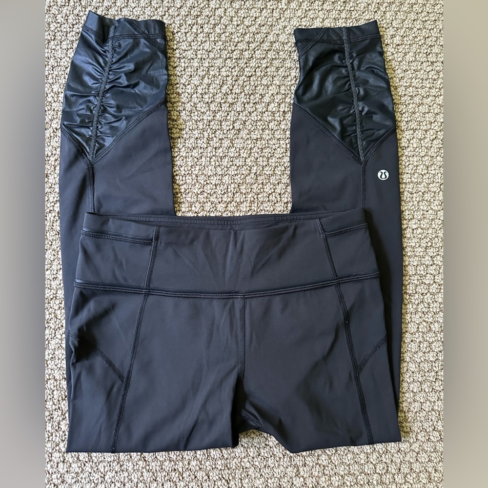A67 Lululemon Black Train Times Size 6 Leggings ruched detail reflection